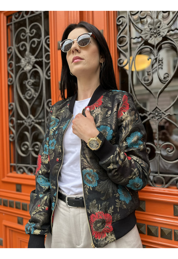 czarna kurtka damska we wzory ze ściągaczem MoWo Fashion