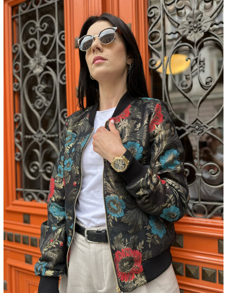 czarna kurtka damska we wzory ze ściągaczem MoWo Fashion