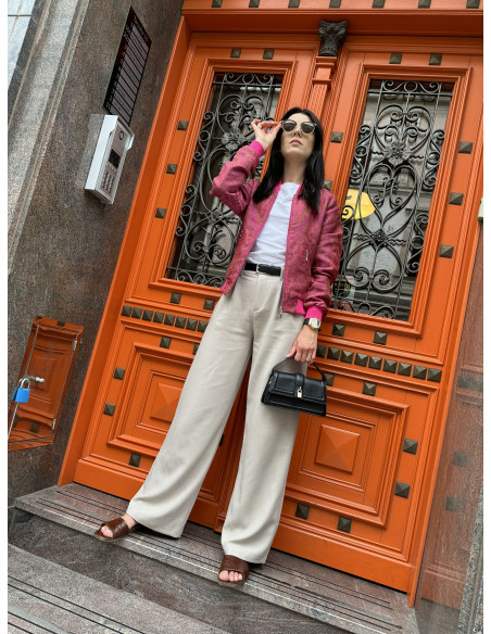 ciemny róż kurtka damska w kwiaty z ściągaczami MoWo Fashion