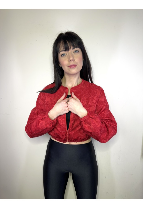 krótka czerwona kurtka damska zapinana  mowo fashion